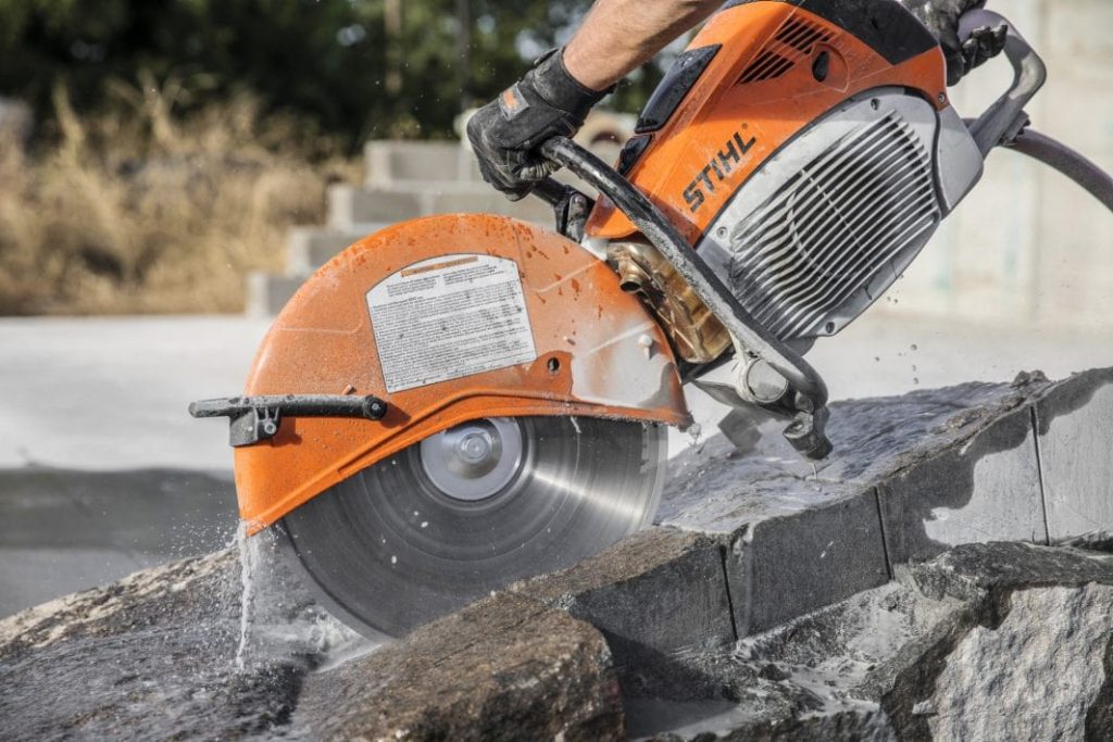 ماشین کاتر آسفالت بر